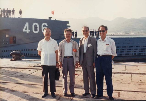 △中国核潜艇第一任总设计师彭士禄（左二），副总设计师赵仁恺（左一）、黄纬禄（右二）、黄旭华（右一）